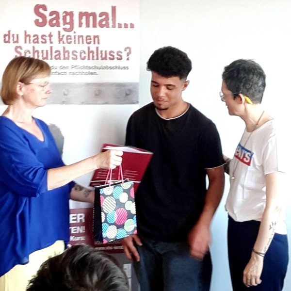 Zeugnisverleihung PSA an Teilnehmer*in
