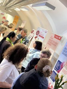 Besucher:innen des Tags der offenen Tür