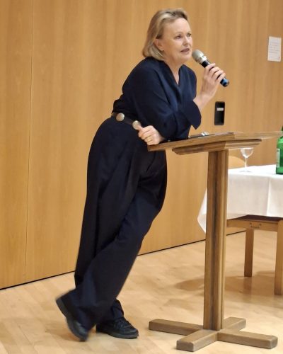 Hannelore Veit bei ihrem Vortrag